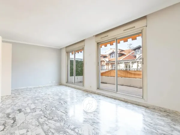 NICE // MUSICIENS : APPARTEMENT 2 PIECES - BON ETAT