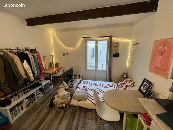 Charmant studio place Saint Anne, dispo début novembre