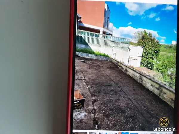 Terrain avec maison à raser