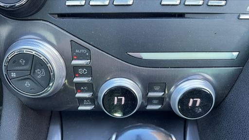 DS DS5 2.0 BlueHDi 180 EAT6 - Performance Line – 2018 – 181500 km – Diesel – Boîte Automatique — photo 18