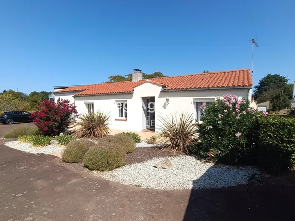5 Pièces, 108 m2, 3 chambres, AIZENAY Centre