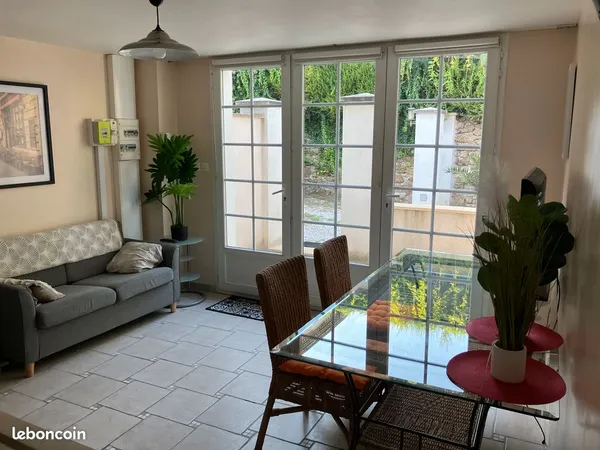 Meublé avec terrasse