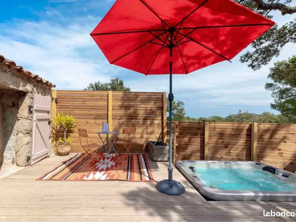 Studio type bergerie avec jacuzzi privé
