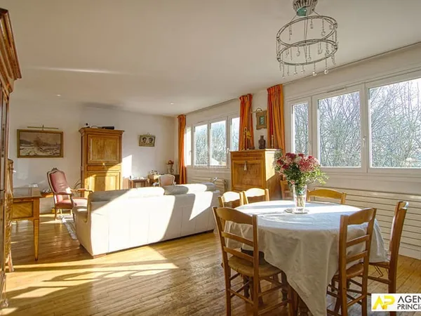 Versailles Rive-Droite appartement 5 pièces 109.64 m² situé au 4ème étage avec cave et jardin de cop