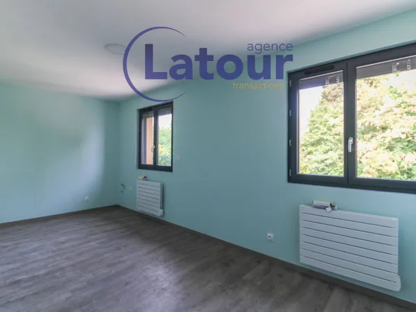 Local professionnel 3 pièces 101 m²