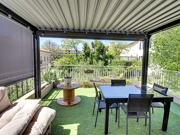 A VENDRE ! Appartement haut de villa en duplex 4 pièces à Draguignan