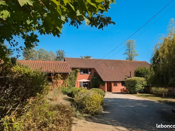 Propriete de 180 m2 avec piscine sur un parc de plus de 3 200 m2