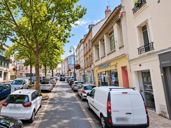 MELUN - IMMEUBLE DE RAPPORT AVEC LOCAL COMMERCIAL