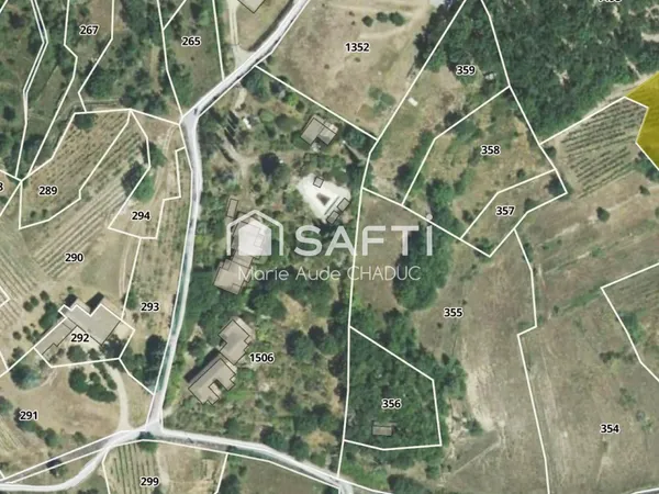 8 gîtes, Mazet, Atelier, Grange, d'environ 696 m2 sur terrain de 2 h