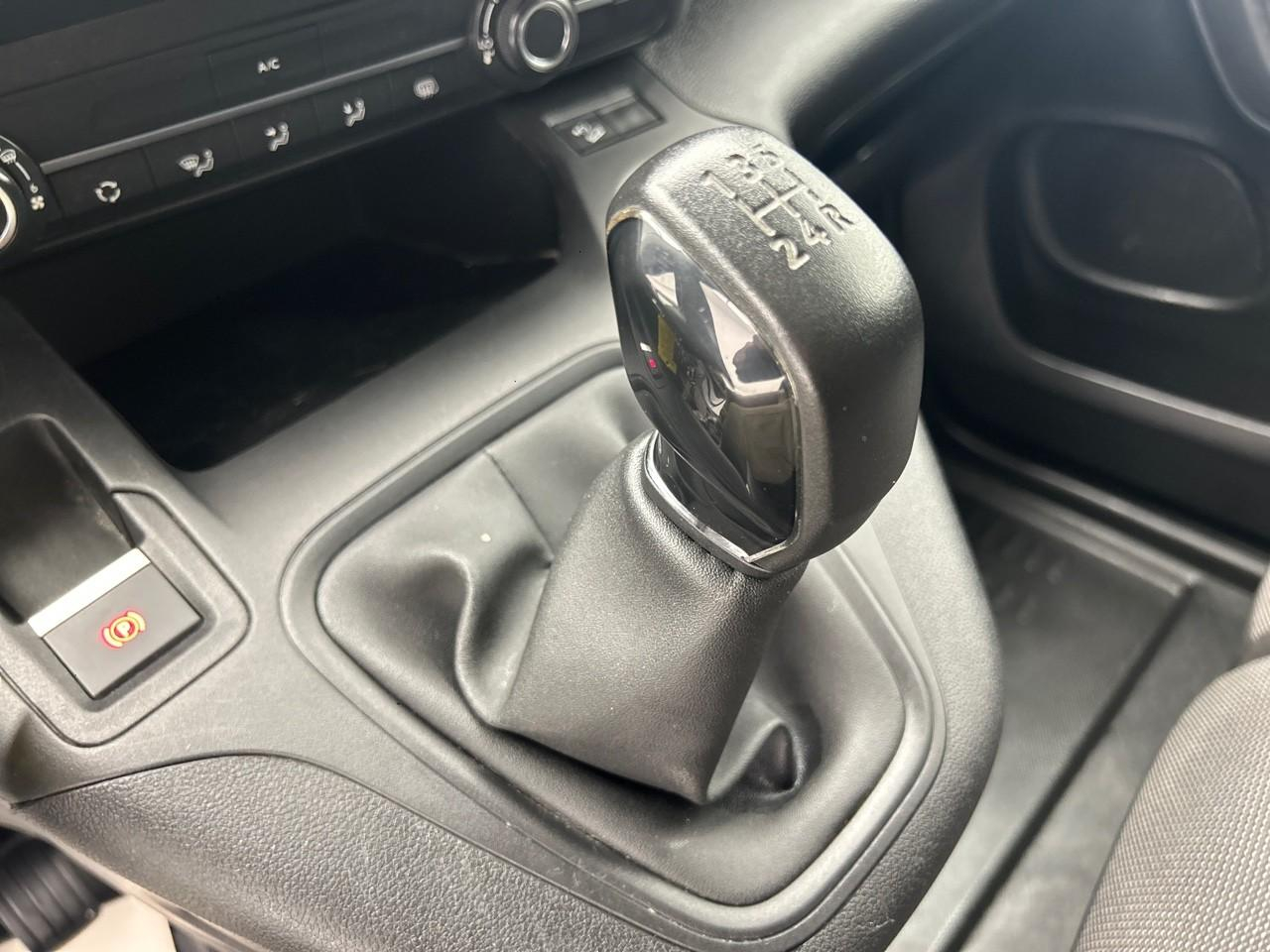 Peugeot Partner fourgon standard 1000 kg bluehdi 100 s&s bvm5 grip — photo 17