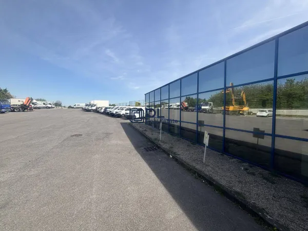 Entrepôt 955 m²