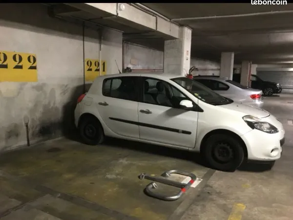 Location de place de parking Paris 8e
