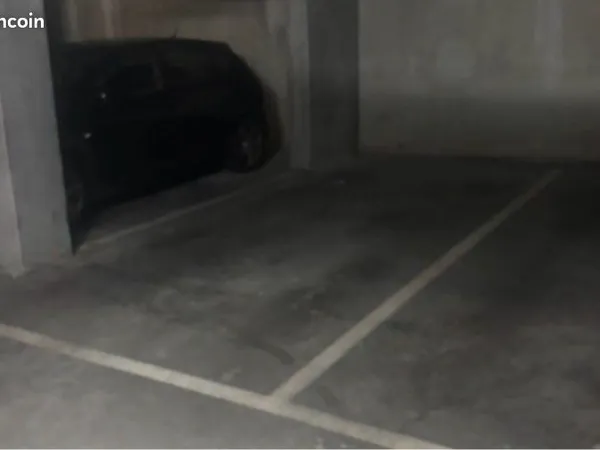 Place de Parking souterrain Sécurisée
