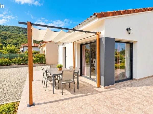 Maison de plain-pied à Vernajoul de 2018, DPE A, 2 chambres, garage, terrain clos 502 m², 10 min de 