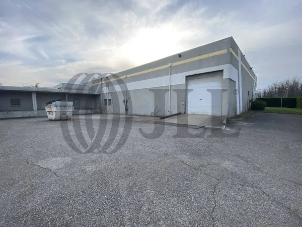 Local d'activité 1420 m²