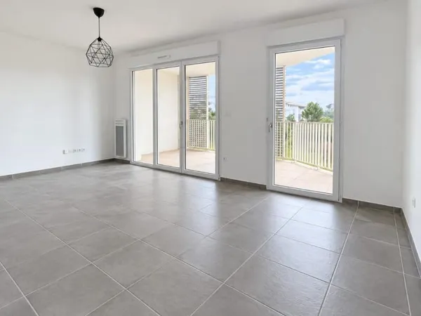 T3 avec terrasse et parking à PRADES LE LEZ