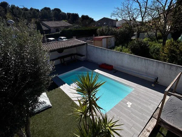 Villa T8 180m2 avec piscine et dépendance