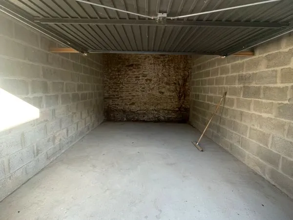 Garage 16m2 indépendant au sol