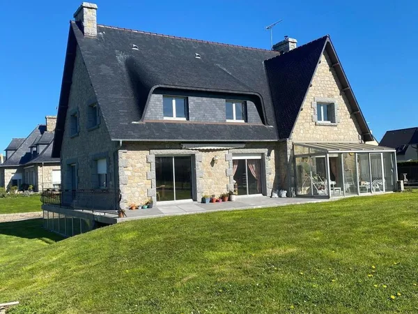 Belle et vaste contemporaine au coeur de St-Malo