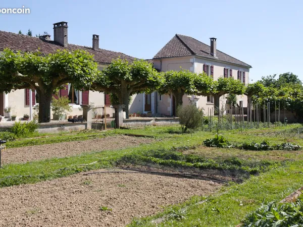 Grand domaine 14 pièces - Nombreuses dépendances sur 4 Ha