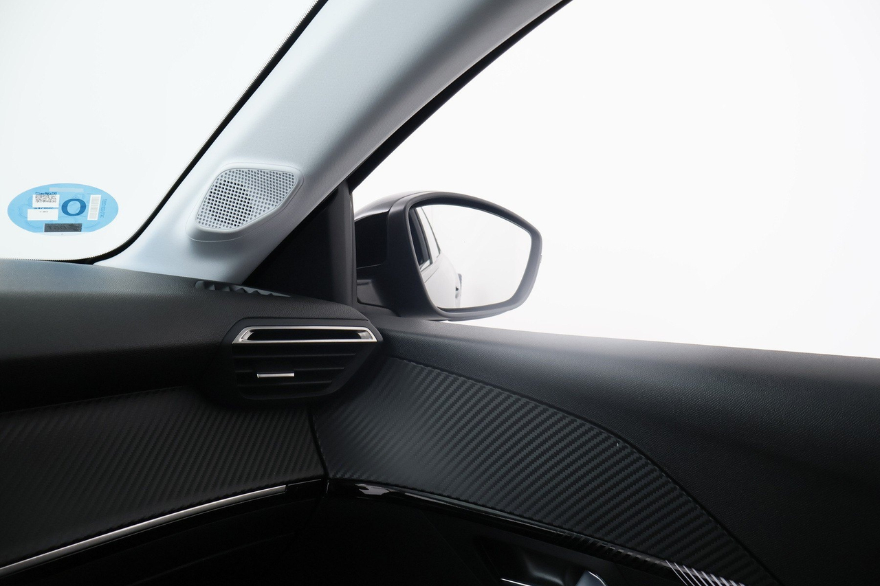Peugeot 208 — photo 28