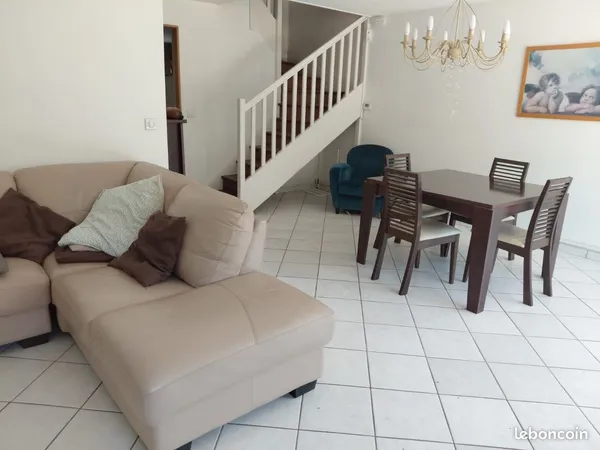 Maison familiale parfaitement entretenue avec garage et jardin