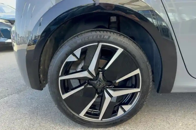 Peugeot 208 hybrid 100 e-dcs6 — photo 31