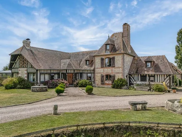 Manoir Cambremer 6 pièces 260 m2 sur 13 ha de prairies