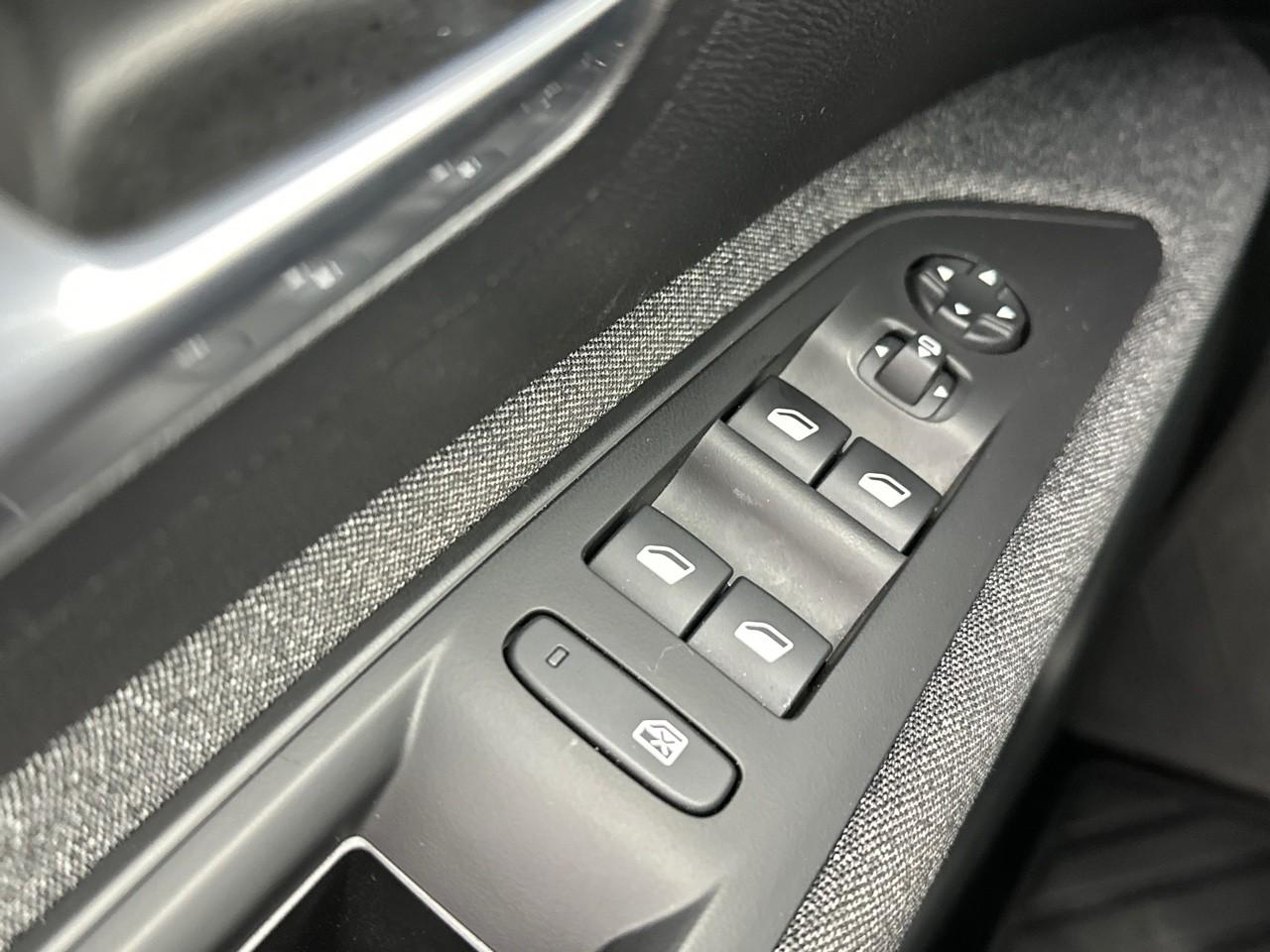Peugeot 3008 puretech 130ch s&s eat8 active pack — photo 15