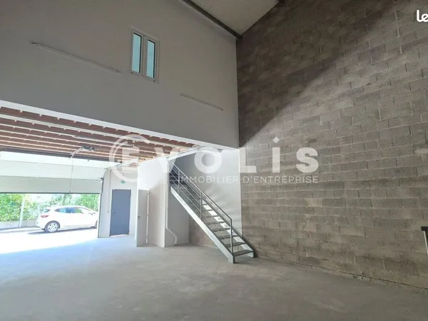 Local d'activité 110 m²