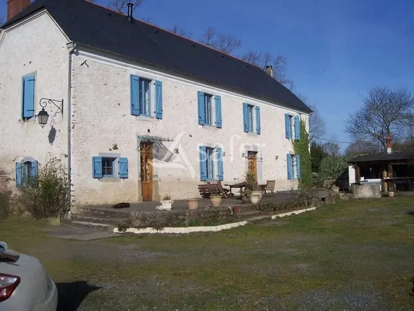 Ferme restaurée et grange de 350 m² sur près de 3 ha