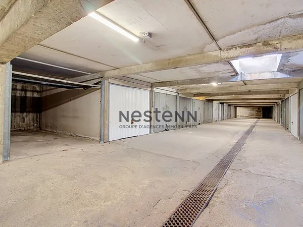 VITROLLES GARAGE EN SOUS SOL RESIDENCE LE ROCHER de 13,43 M²