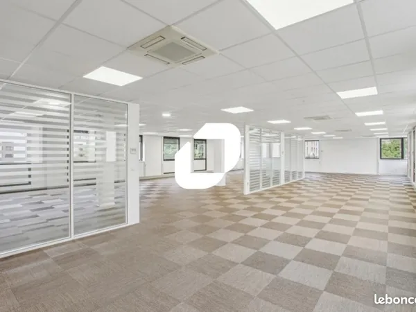 Local d'activité 2 300 m²