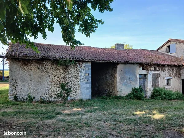 Ensemble en pierre à restaurer (Maison + Grange 80m²) - Douchapt (Chabretaire)