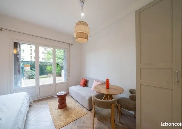 Studio 1 pièce 24 m²