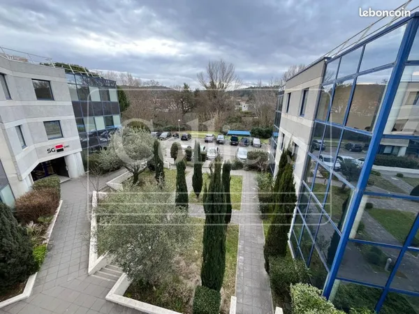Bureaux 573 m²