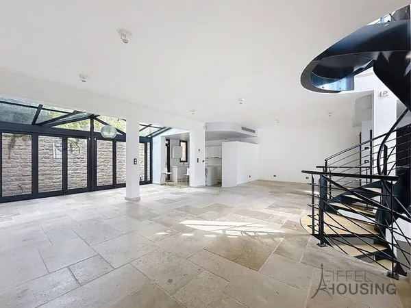Maison 7 pièces 347 m²