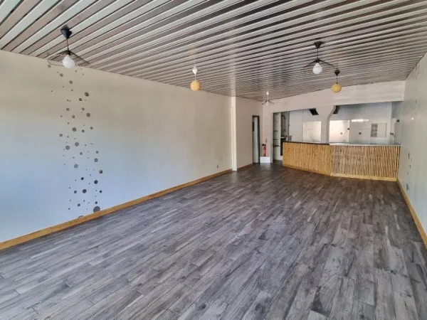 Local commercial 1 pièce 50 m²