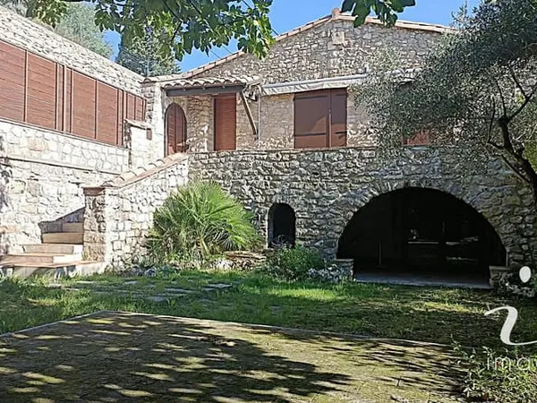 Maison de village entièrement rénovée avec jardin