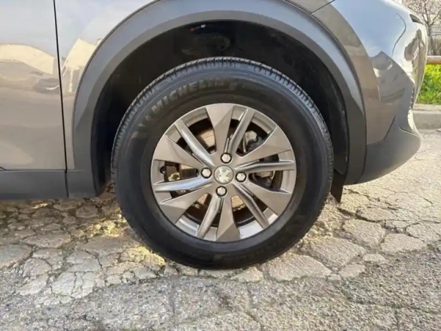 Peugeot 2008 1.2 puretech 130ch s&amp;s allure — photo 13