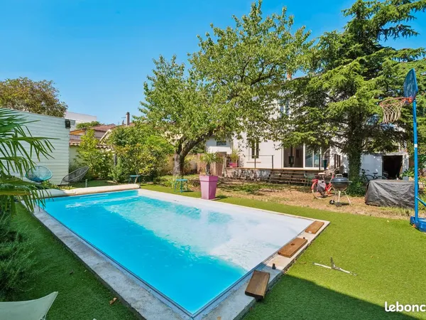 Maison meublée clim et piscine à louer à Lyon 8