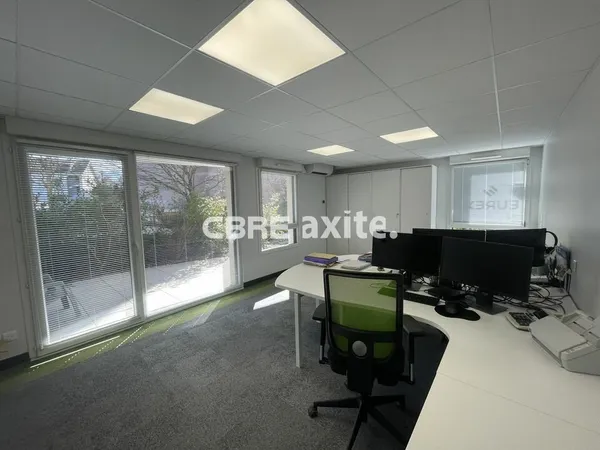 Local professionnel 166 m²