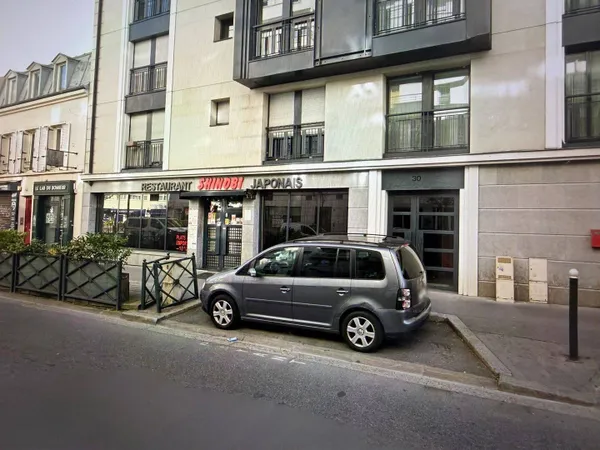 Boutique 2 pièces 152 m²