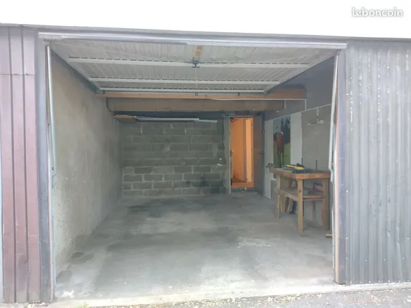 Garage fermé 18,8 m² avec électricité - Orvault