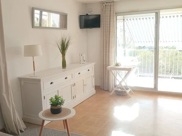 Studio lumineux + terrasse 8m2
