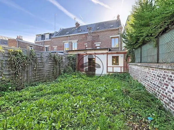 MAISON REMICOURT 4 CHAMBRES AVEC JARDIN