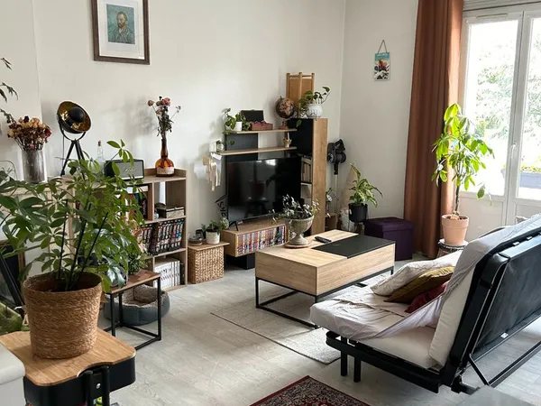 A louer f3 tres bon etat calme 1 er etage quartier saint laurent