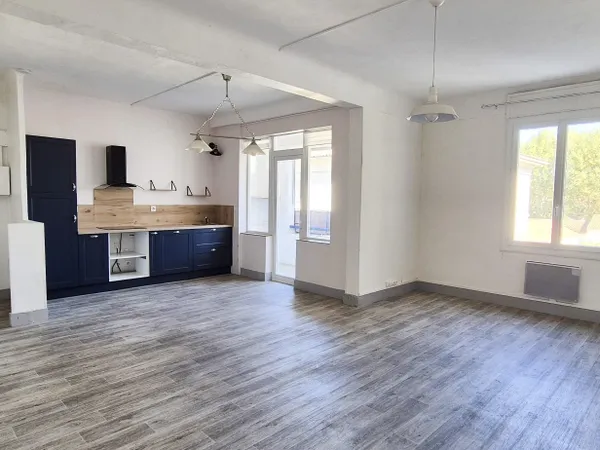 ARLES - PROCHE PLACE VOLTAIRE - APPARTEMENT RÉNOVÉ DE 73 M
