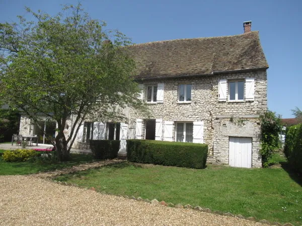 Charmante maison ancienne avec ses dépendances à deux pas de Bréval!!!