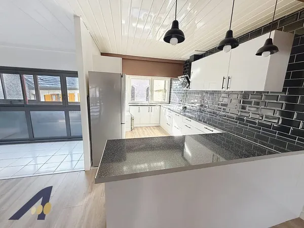 SUPERBE TRIPLEX 5 PIÈCES DE 126 m2 AU COEUR DE DELLE